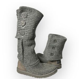 UGG classic cardy knitted boots
Grey 
Size 8